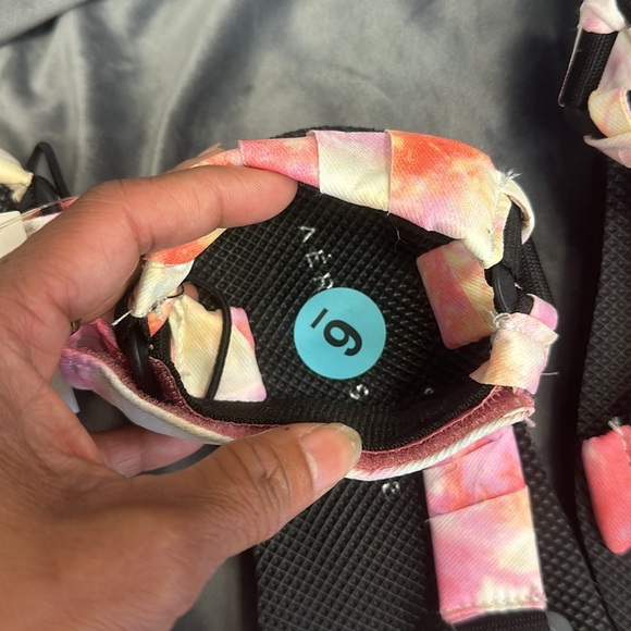 Aeropostale sandles size6and 7 women $8 each - Picture 3 of 4